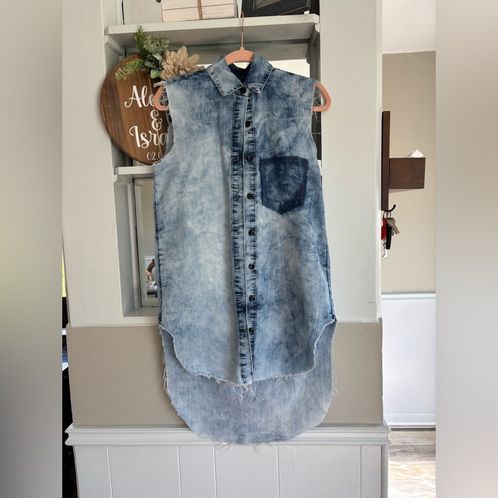 DONATED ITEM - Distressed High Low Shirt